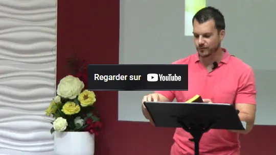 Jonathan derrière le pupitre